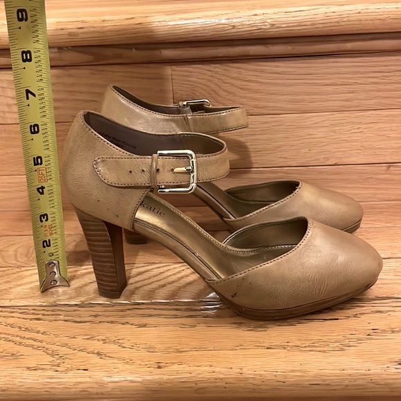 Kelly & Katie Tan Block High Heels Buckle Pumps Size 8.5 - Picture 3 of 11